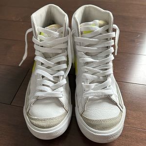 Nike Blazers Mid 77’ ‘Lemon Venom Sneaker.